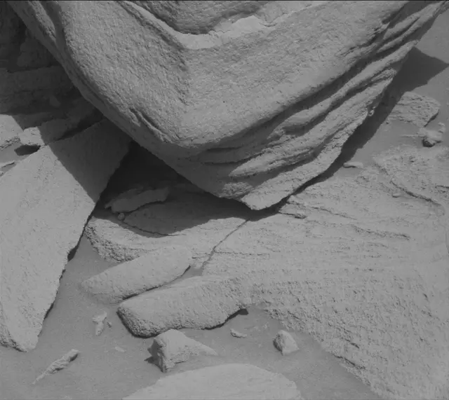 Sol 2699: Mast Camera (Mastcam)