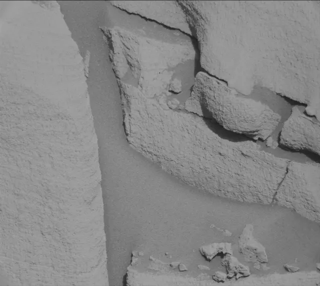 Sol 2699: Mast Camera (Mastcam)
