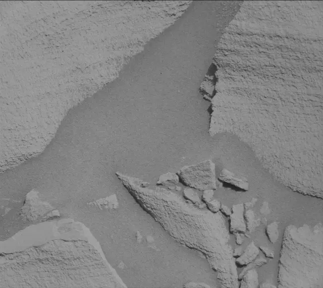 Sol 2699: Mast Camera (Mastcam)