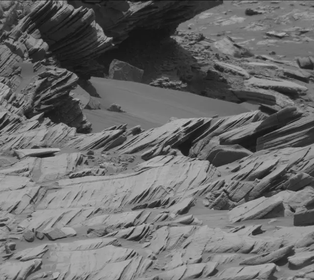 Sol 2700: Mast Camera (Mastcam)