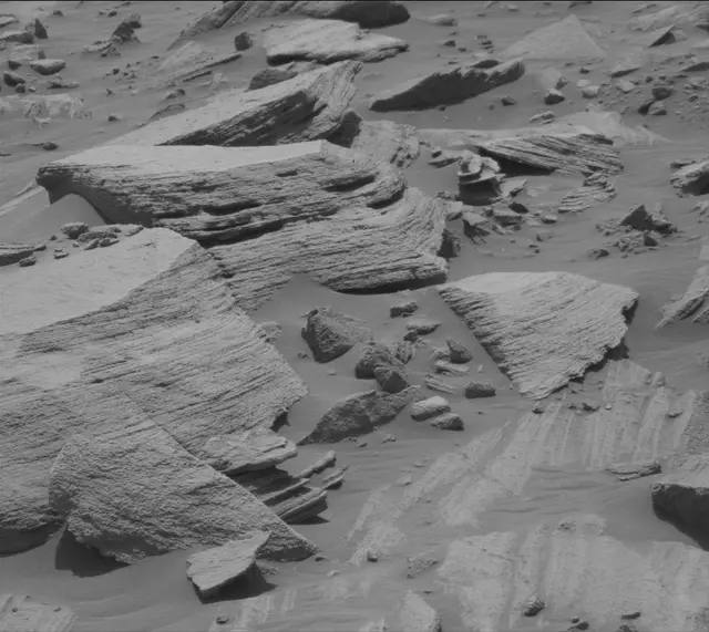 Sol 2700: Mast Camera (Mastcam)