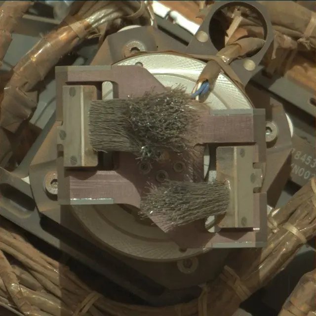 Sol 2703: Mast Camera (Mastcam)