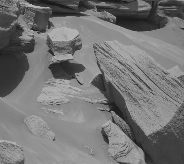 Sol 2705: Mast Camera (Mastcam)