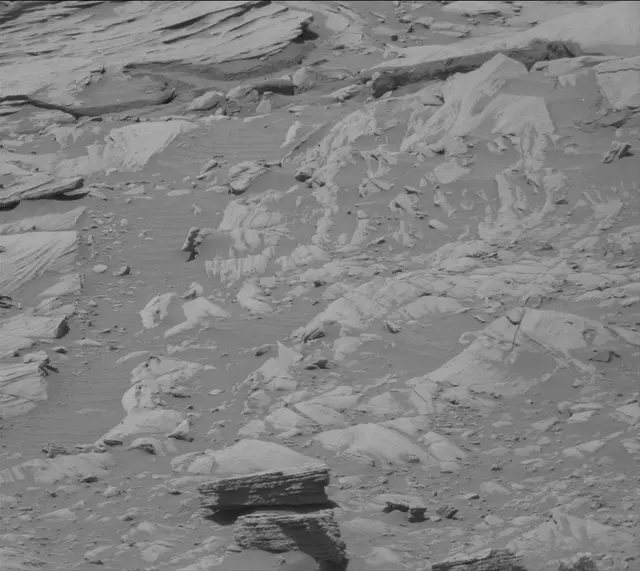 Sol 2706: Mast Camera (Mastcam)