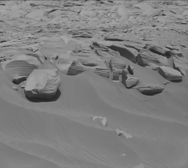 Sol 2712: Mast Camera (Mastcam)