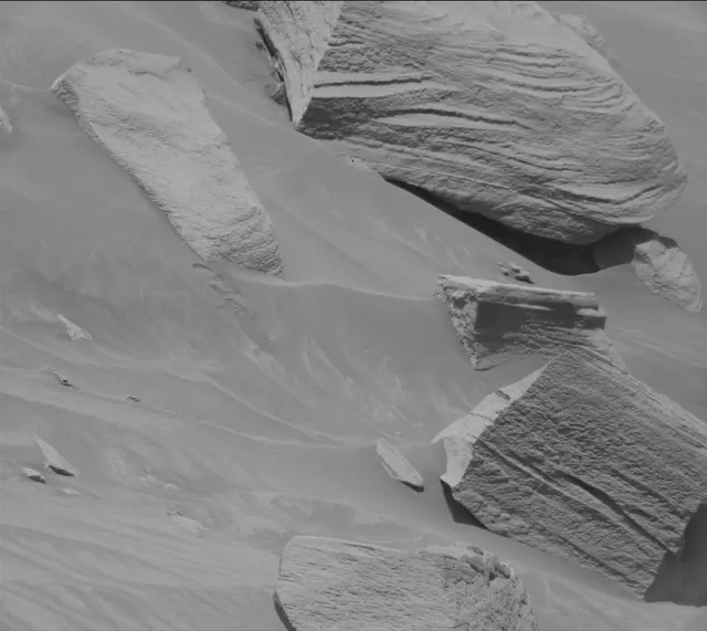 Sol 2712: Mast Camera (Mastcam)