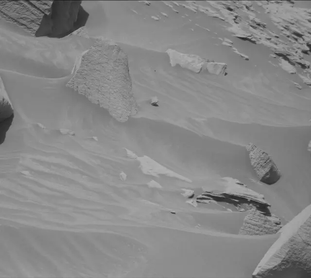Sol 2712: Mast Camera (Mastcam)