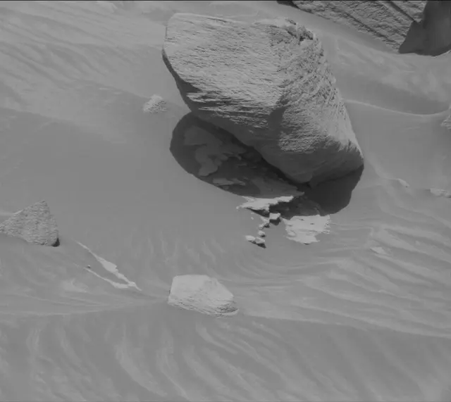 Sol 2712: Mast Camera (Mastcam)