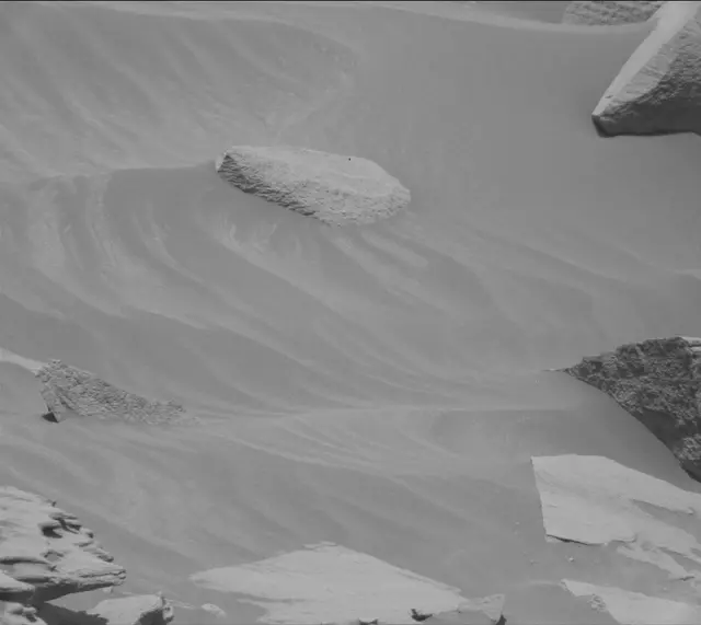 Sol 2712: Mast Camera (Mastcam)