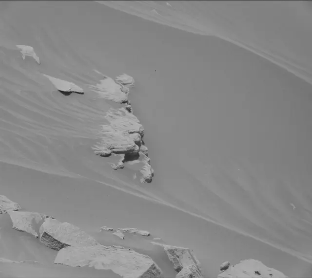 Sol 2712: Mast Camera (Mastcam)