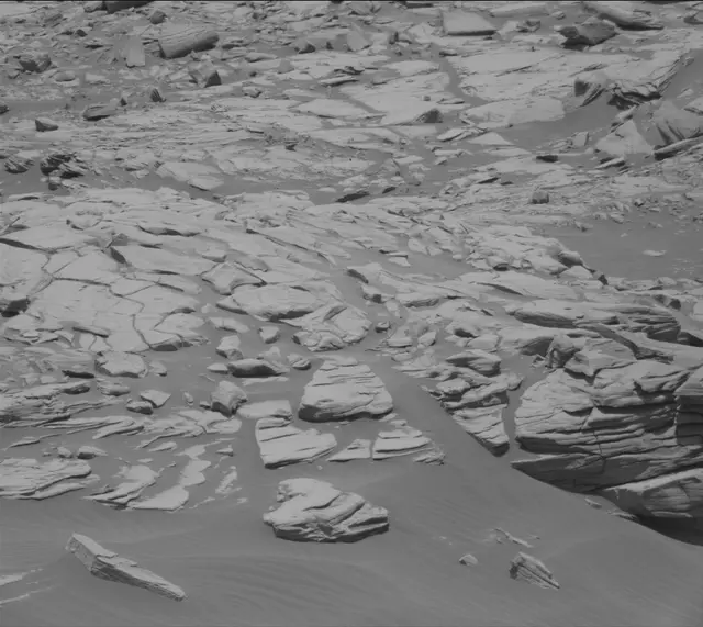 Sol 2716: Mast Camera (Mastcam)