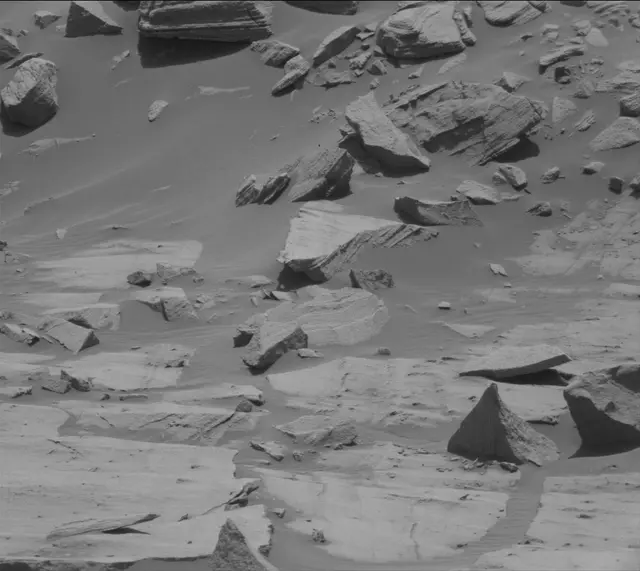 Sol 2717: Mast Camera (Mastcam)
