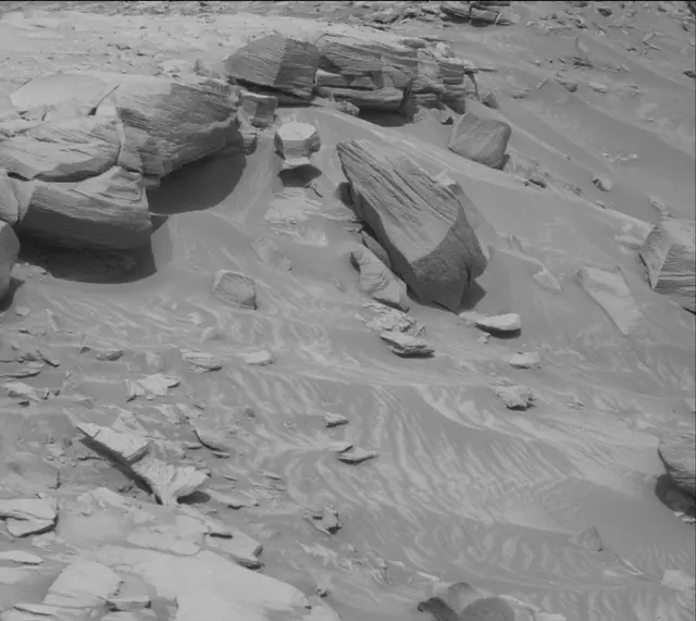 Sol 2725: Mast Camera (Mastcam)
