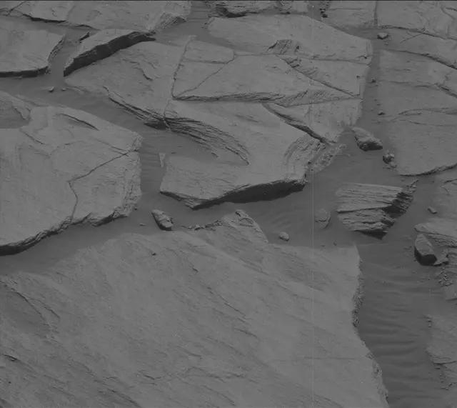 Sol 2725: Mast Camera (Mastcam)