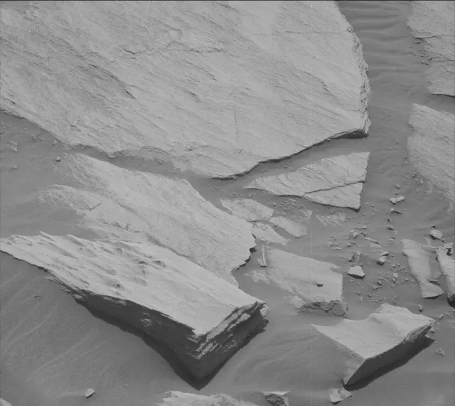 Sol 2725: Mast Camera (Mastcam)