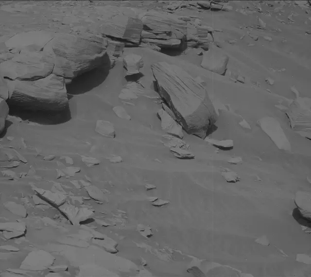 Sol 2726: Mast Camera (Mastcam)
