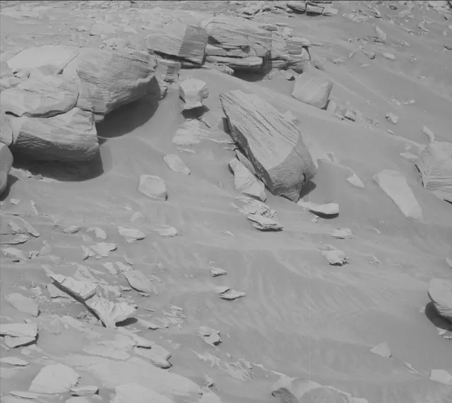 Sol 2726: Mast Camera (Mastcam)