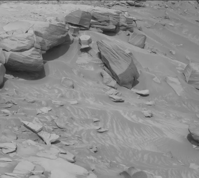 Sol 2726: Mast Camera (Mastcam)