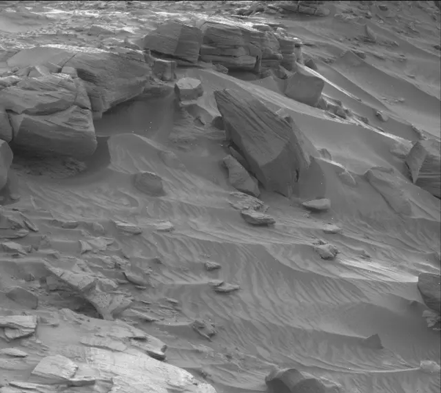 Sol 2727: Mast Camera (Mastcam)