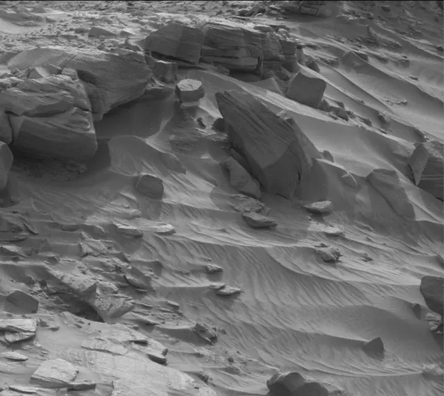Sol 2727: Mast Camera (Mastcam)