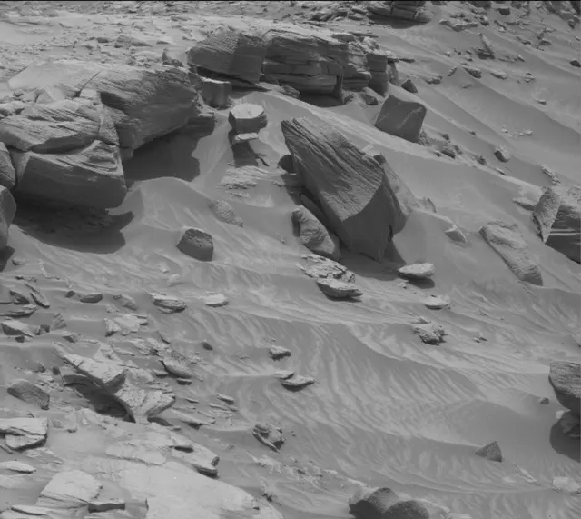 Sol 2727: Mast Camera (Mastcam)