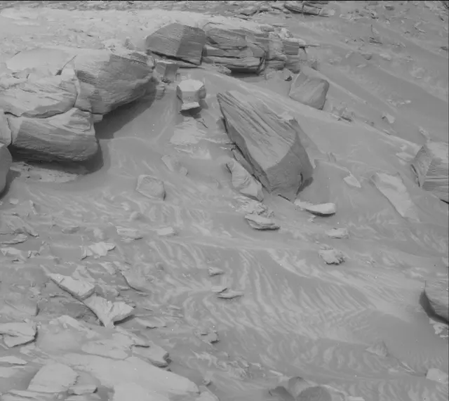 Sol 2728: Mast Camera (Mastcam)