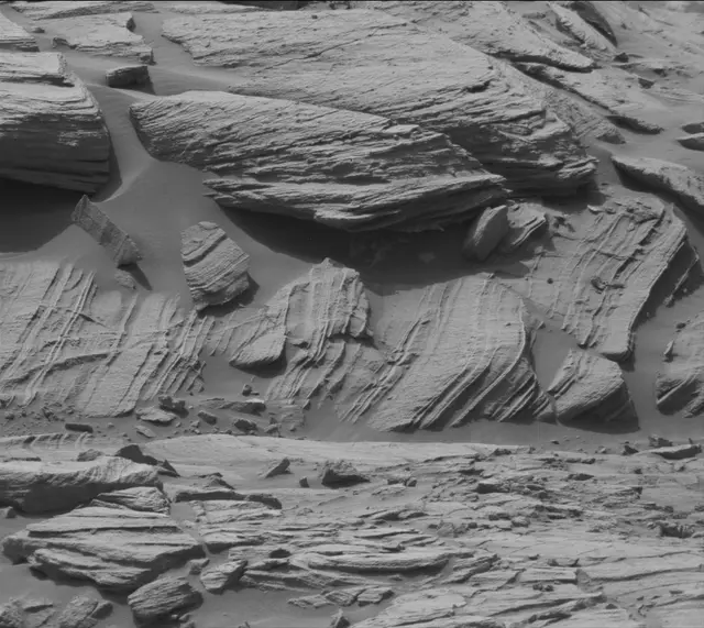 Sol 2729: Mast Camera (Mastcam)