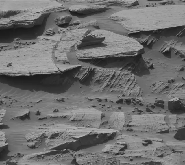 Sol 2729: Mast Camera (Mastcam)