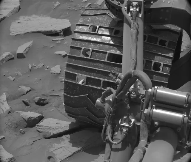 Sol 2732: Mast Camera (Mastcam)