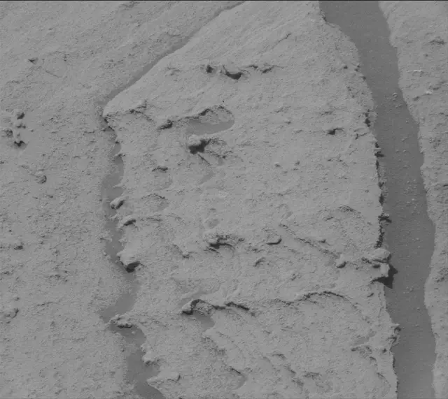 Sol 2733: Mast Camera (Mastcam)