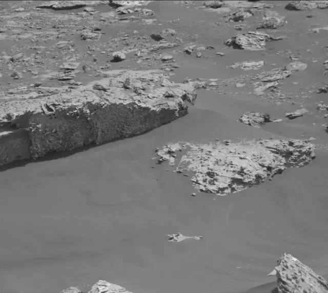 Sol 2741: Mast Camera (Mastcam)