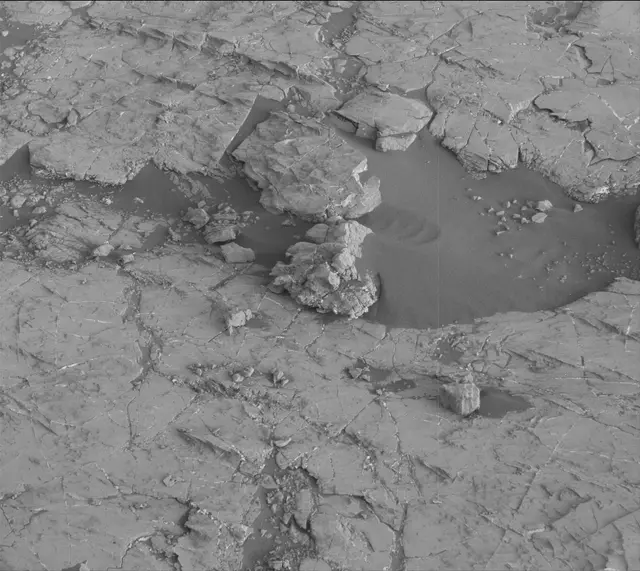 Sol 2742: Mast Camera (Mastcam)