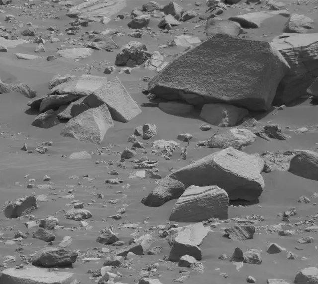 Sol 2790: Mast Camera (Mastcam)