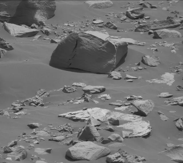 Sol 2790: Mast Camera (Mastcam)