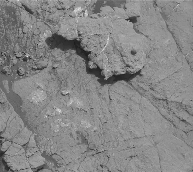 Sol 2792: Mast Camera (Mastcam)