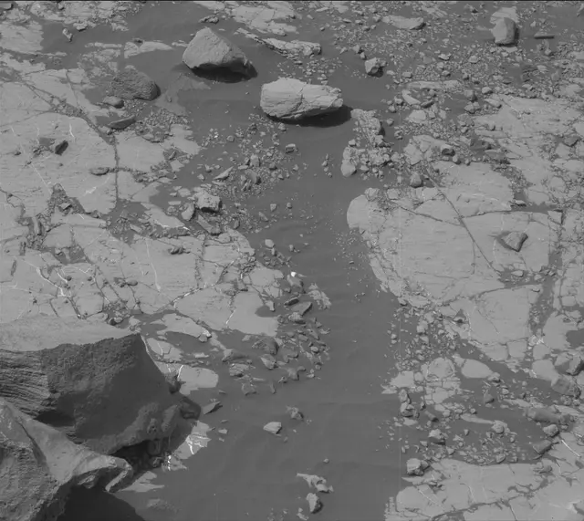 Sol 2789: Mast Camera (Mastcam)