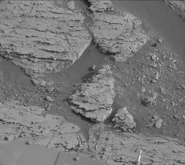 Sol 2797: Mast Camera (Mastcam)