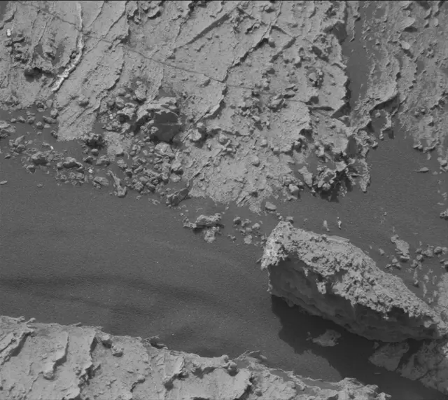 Sol 2801: Mast Camera (Mastcam)