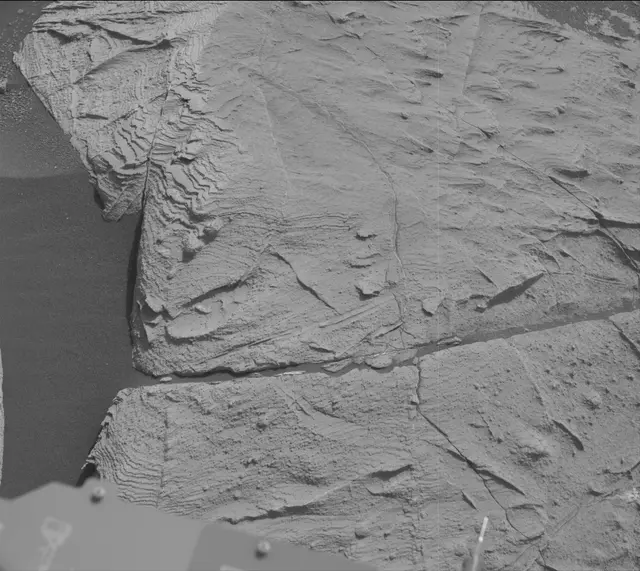 Sol 2804: Mast Camera (Mastcam)