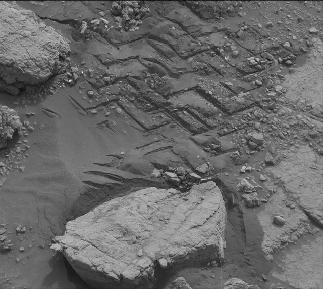 Sol 2813: Mast Camera (Mastcam)