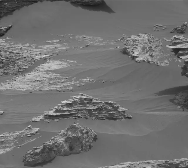 Sol 2813: Mast Camera (Mastcam)