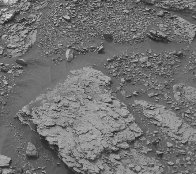Sol 2824: Mast Camera (Mastcam)