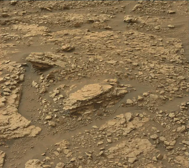 Sol 2824: Mast Camera (Mastcam)