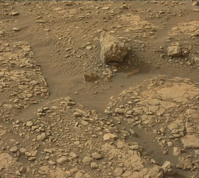 Sol 2824: Mast Camera (Mastcam)