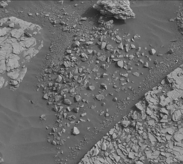 Sol 2829: Mast Camera (Mastcam)