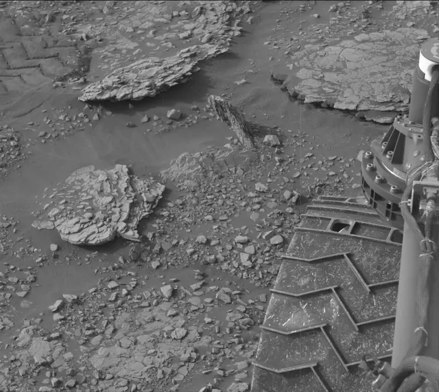 Sol 2831: Mast Camera (Mastcam)