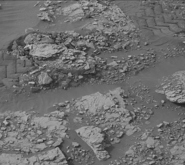Sol 2831: Mast Camera (Mastcam)
