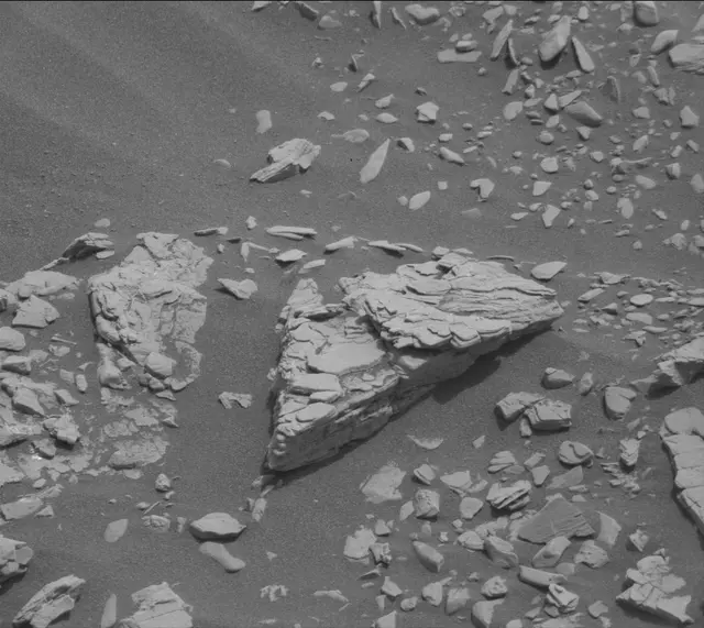 Sol 2833: Mast Camera (Mastcam)