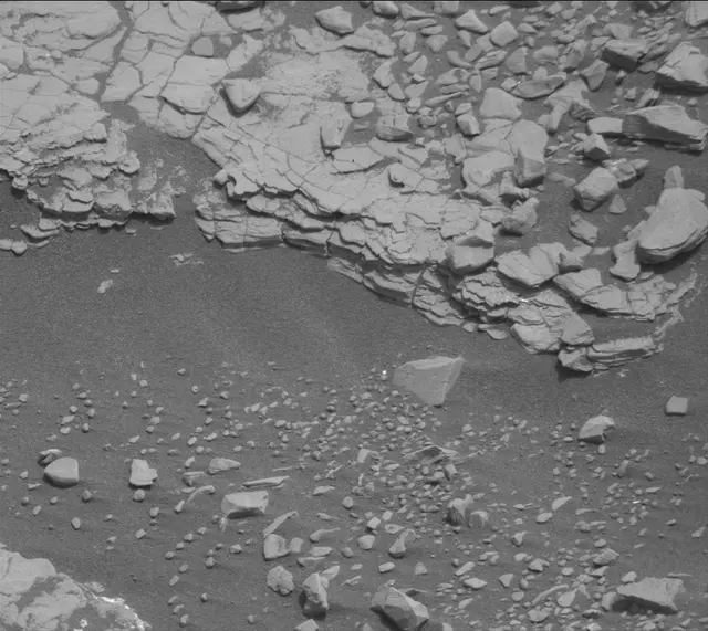 Sol 2833: Mast Camera (Mastcam)