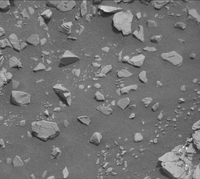 Sol 2833: Mast Camera (Mastcam)